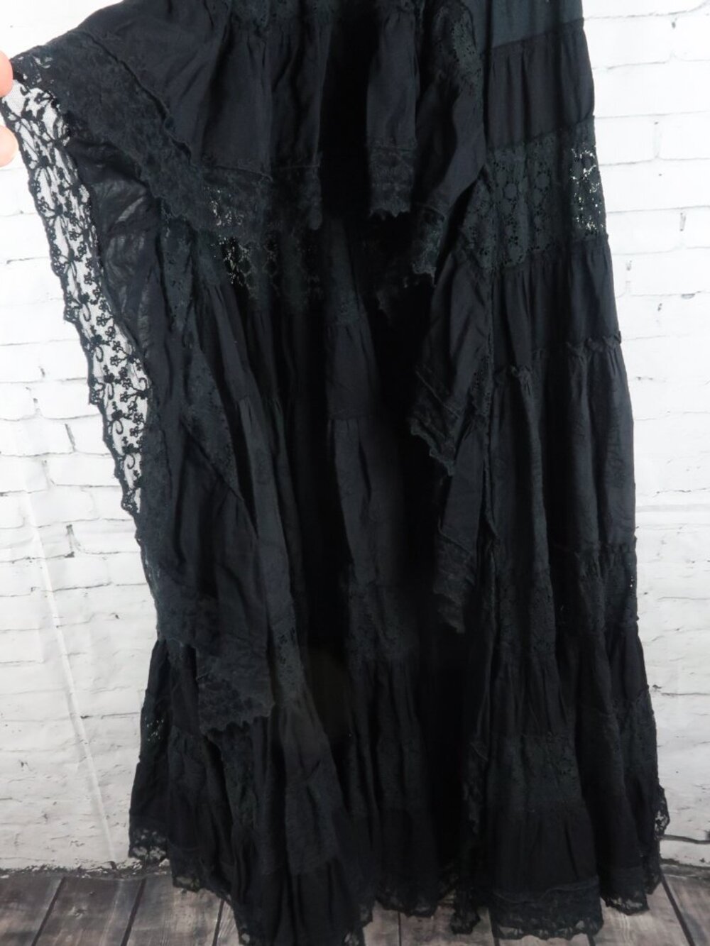 ANTICA SANTORIA BY GIACAMO CIRQUE BLACK EYELET HI LOW GYPSY MAXI SKIRT - Picture 5 of 11